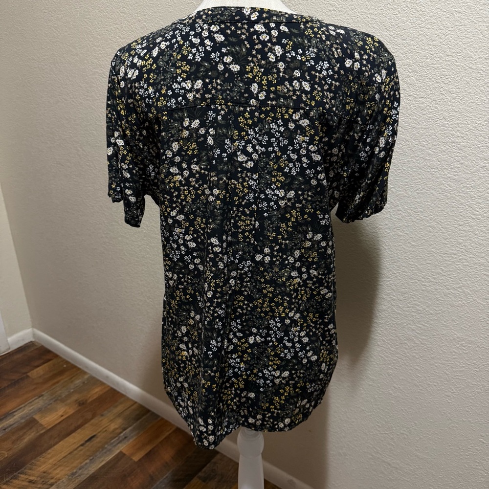 Croft & Barrow Black Floral Short Sleeve Top - Size Large - Picture 4 of 13